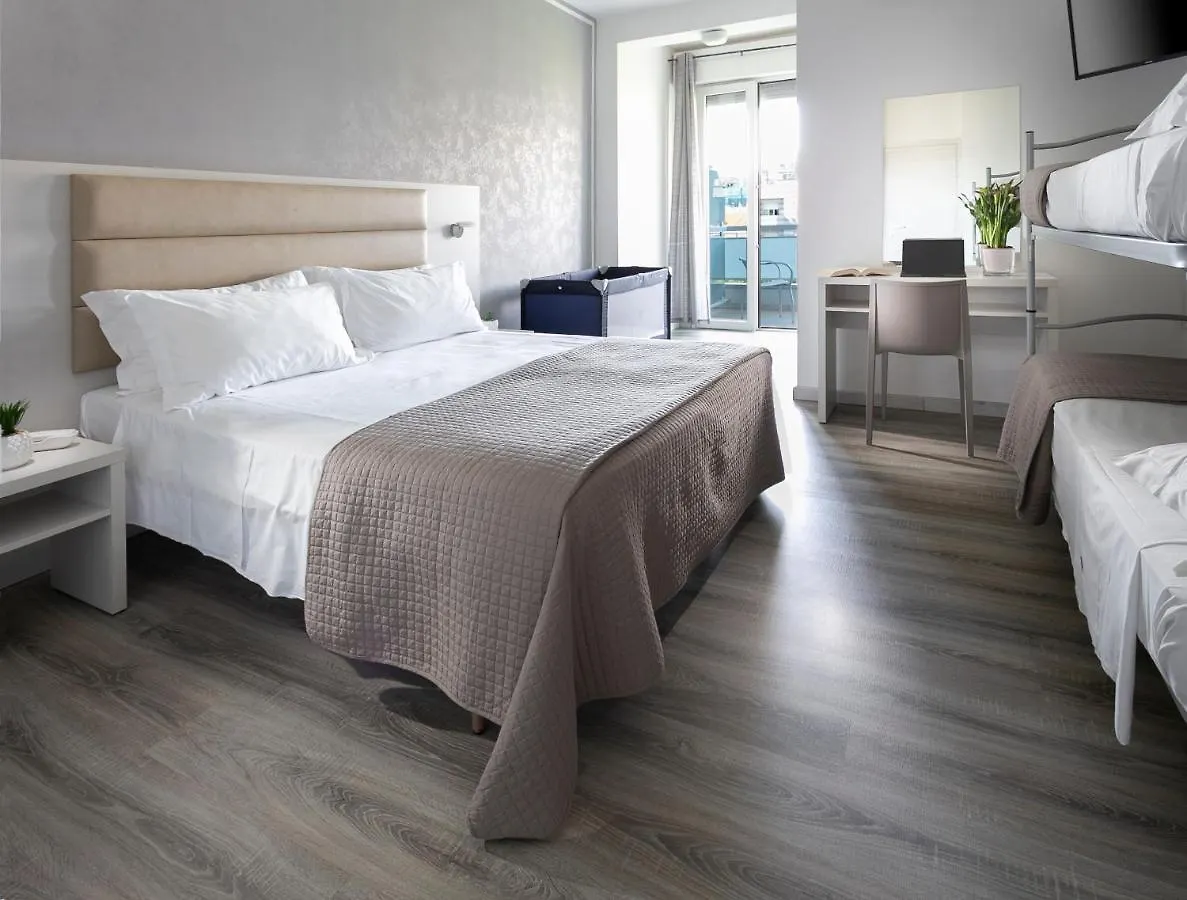 Hotel Zanarini In Centro A Riccione