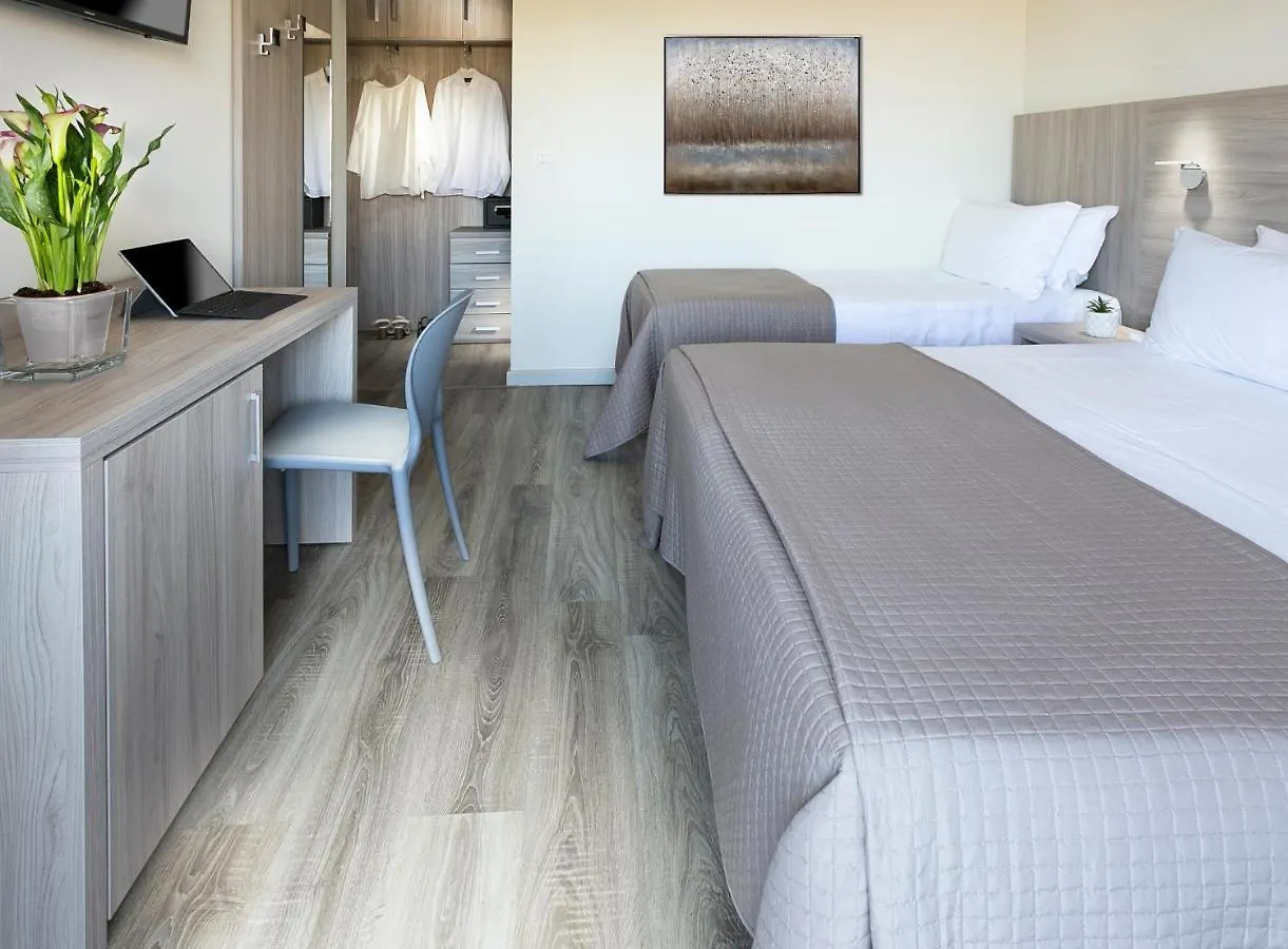 Hotel Zanarini In Centro A Riccione