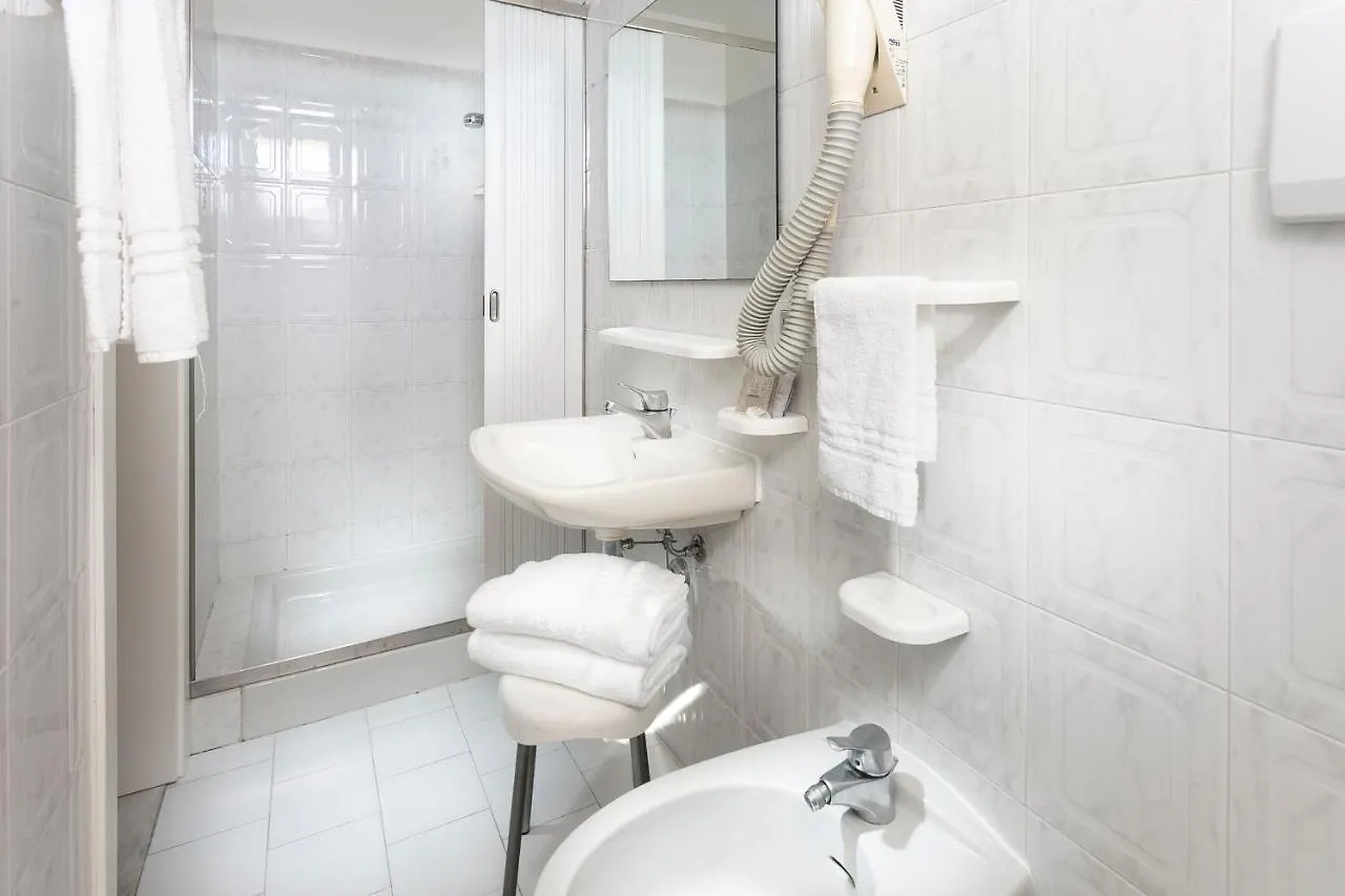 Hotel Zanarini In Centro A Riccione Italy