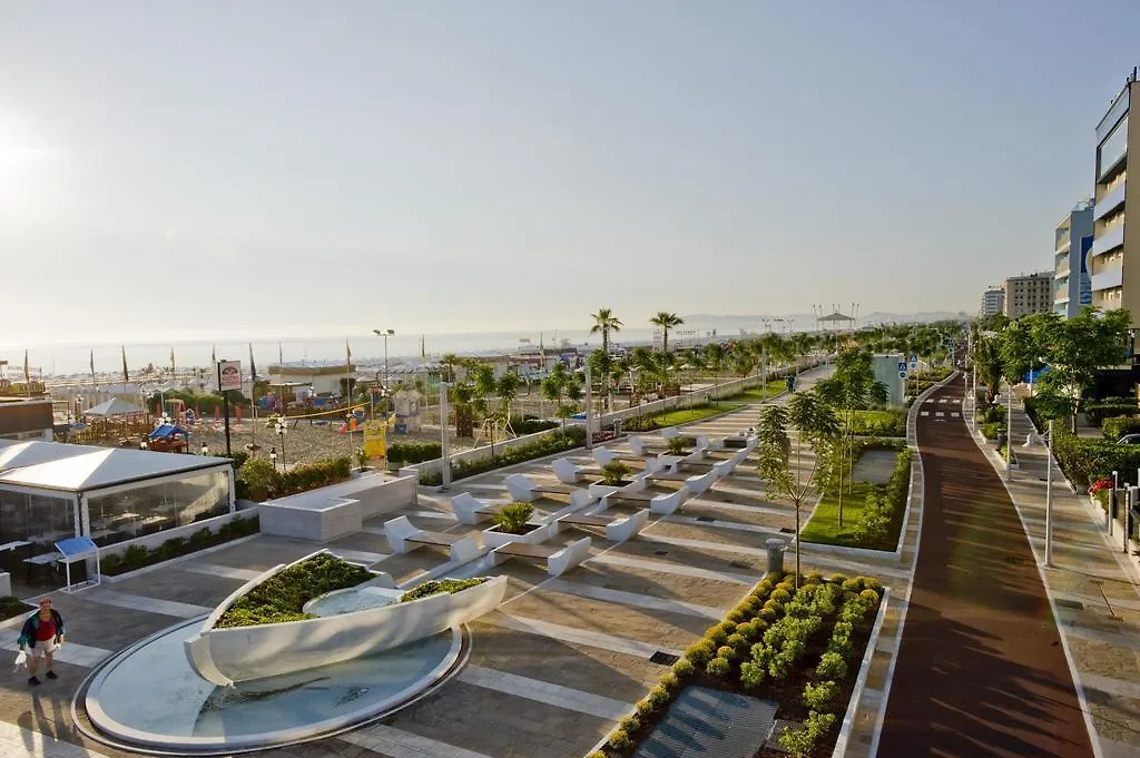 Hotel Zanarini In Centro A Riccione