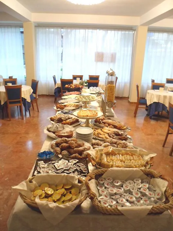 Hotel Zanarini In Centro A Riccione
