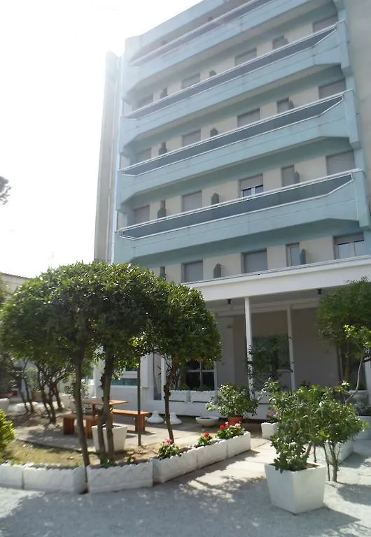 Hotel Zanarini In Centro A Riccione