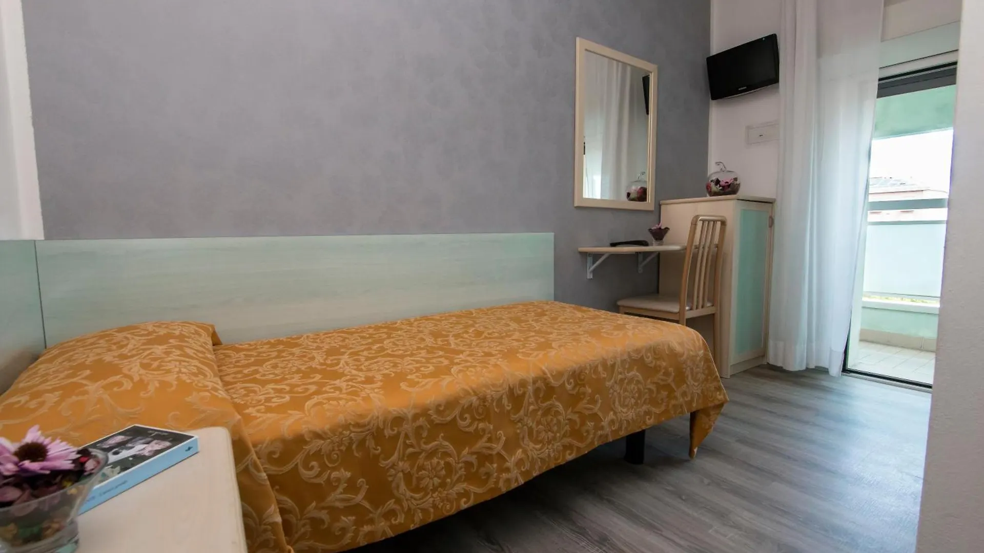 Hotel Zanarini In Centro A Riccione 3*,  Italy
