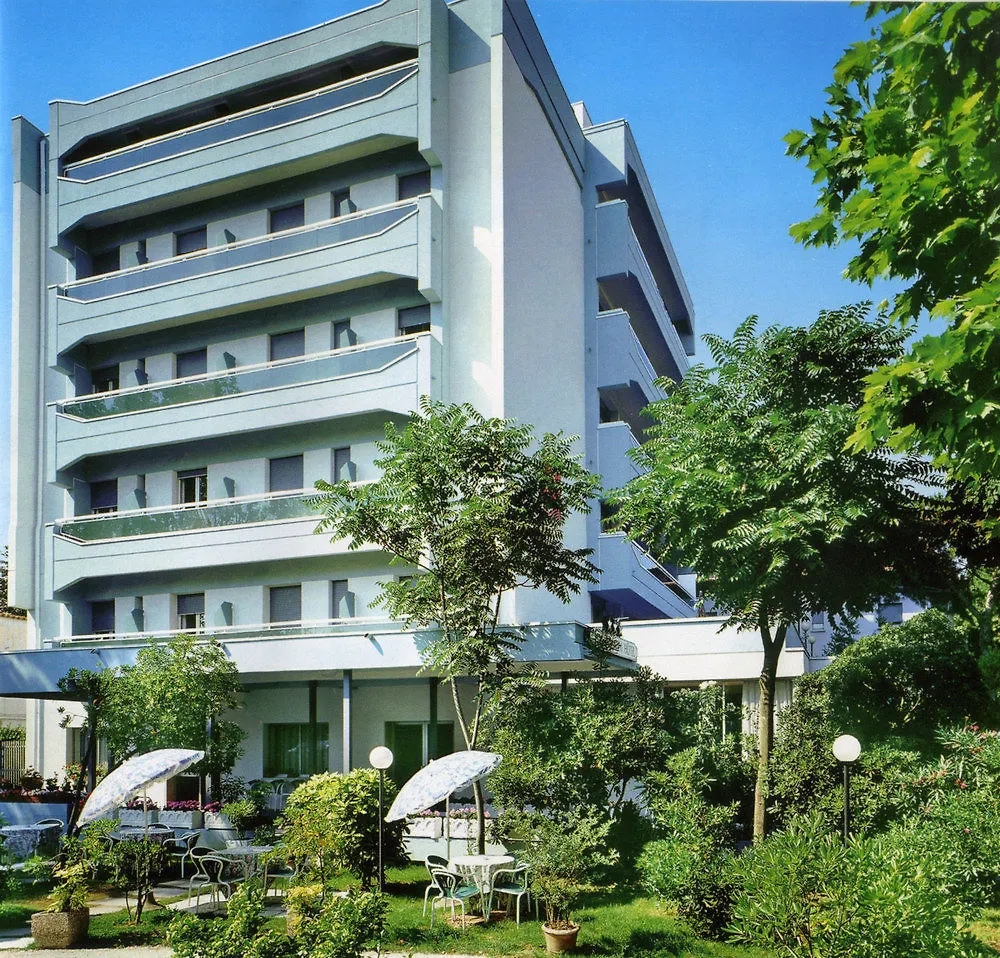 Hotel Zanarini In Centro A Riccione