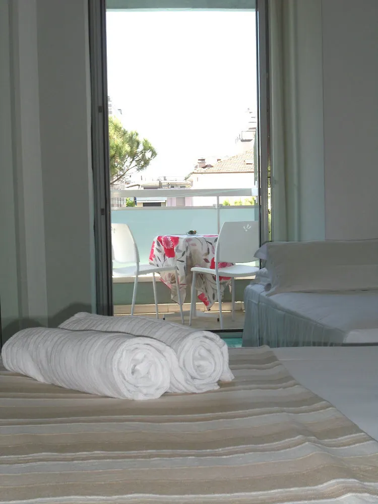 Hotel Zanarini In Centro A Riccione