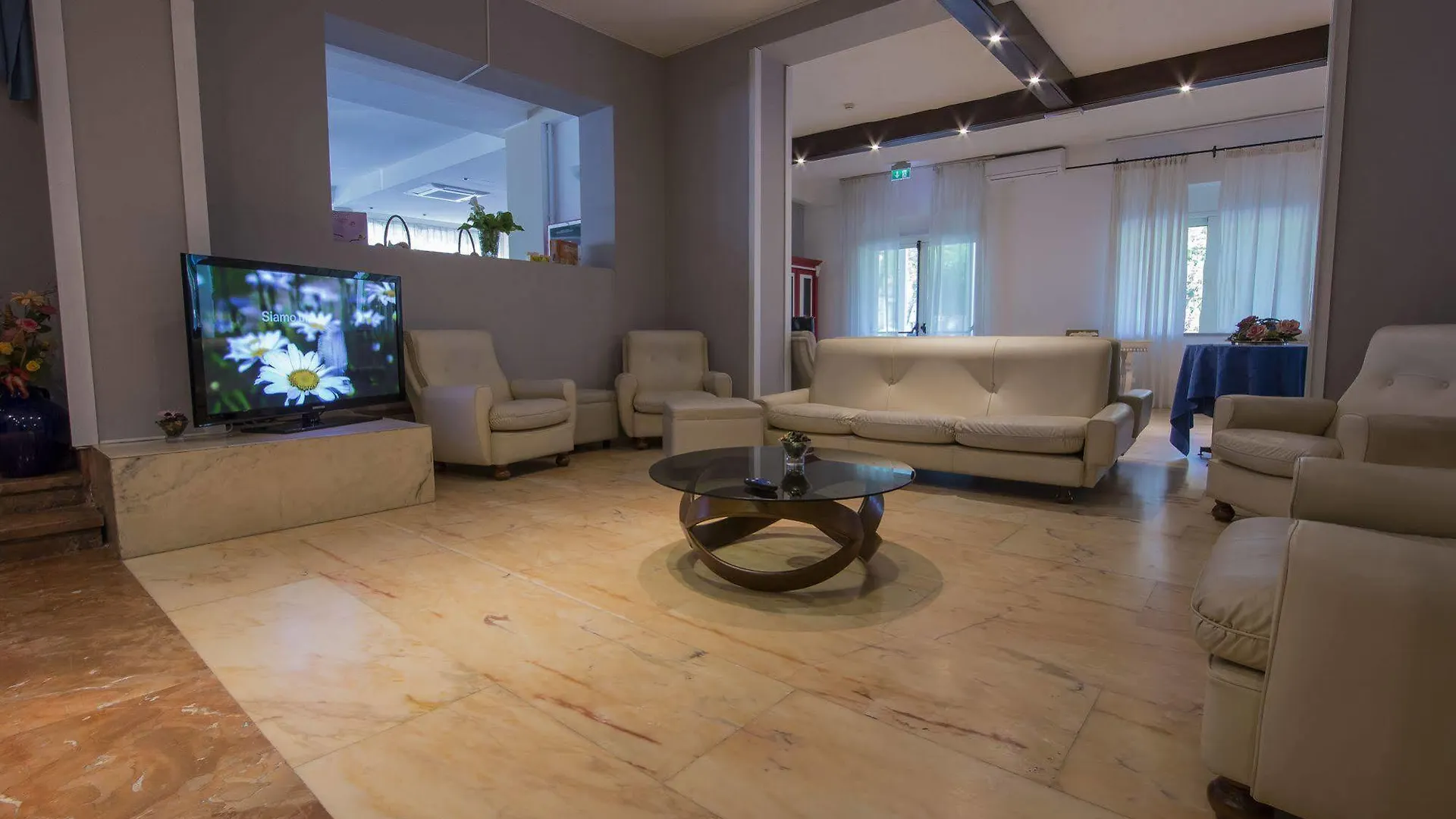 Hotel Zanarini In Centro A Riccione Italy