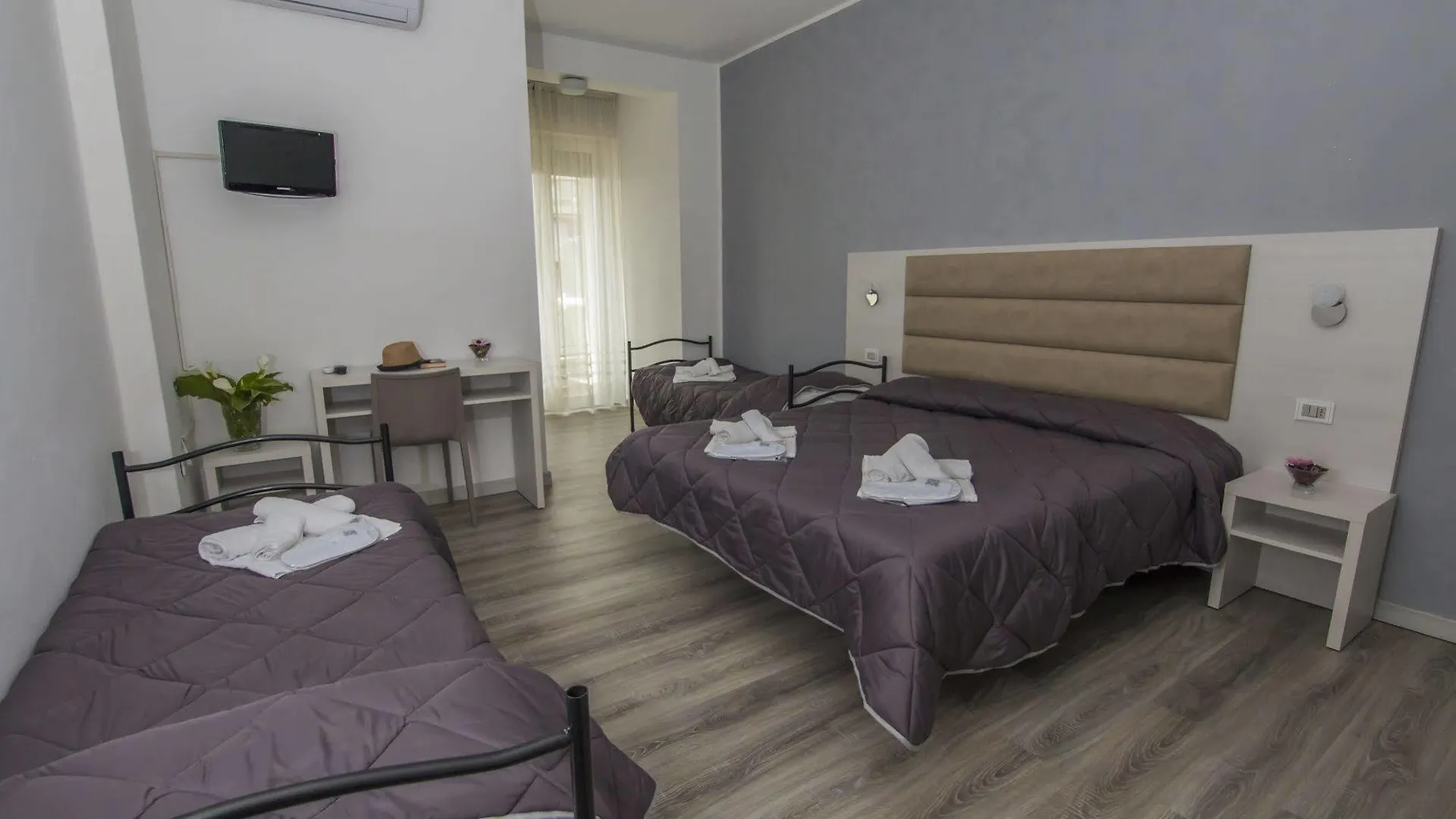 Hotel Zanarini In Centro A Riccione 3*,  Italy