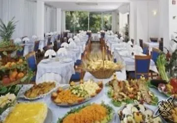 Hotel Zanarini In Centro A Riccione